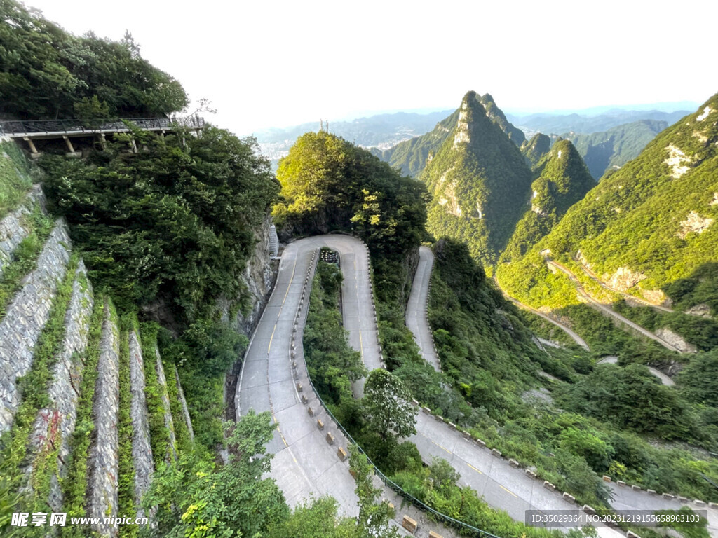 张家界旅游盘山公路天门山