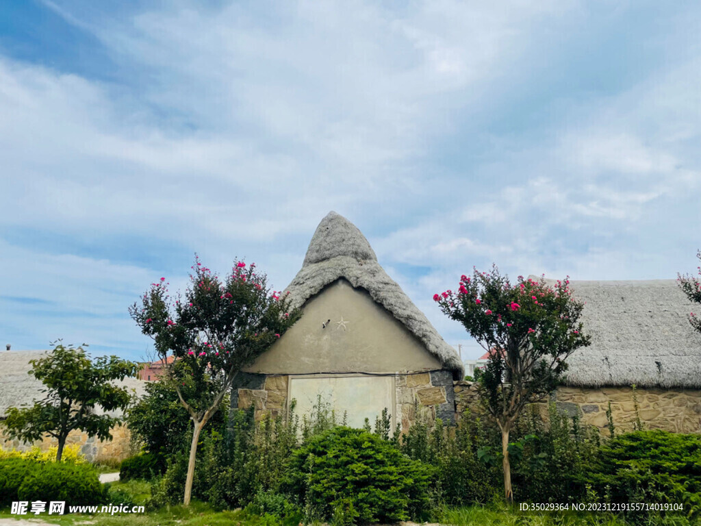 威海荣成东楮岛海草房民宿茅草房