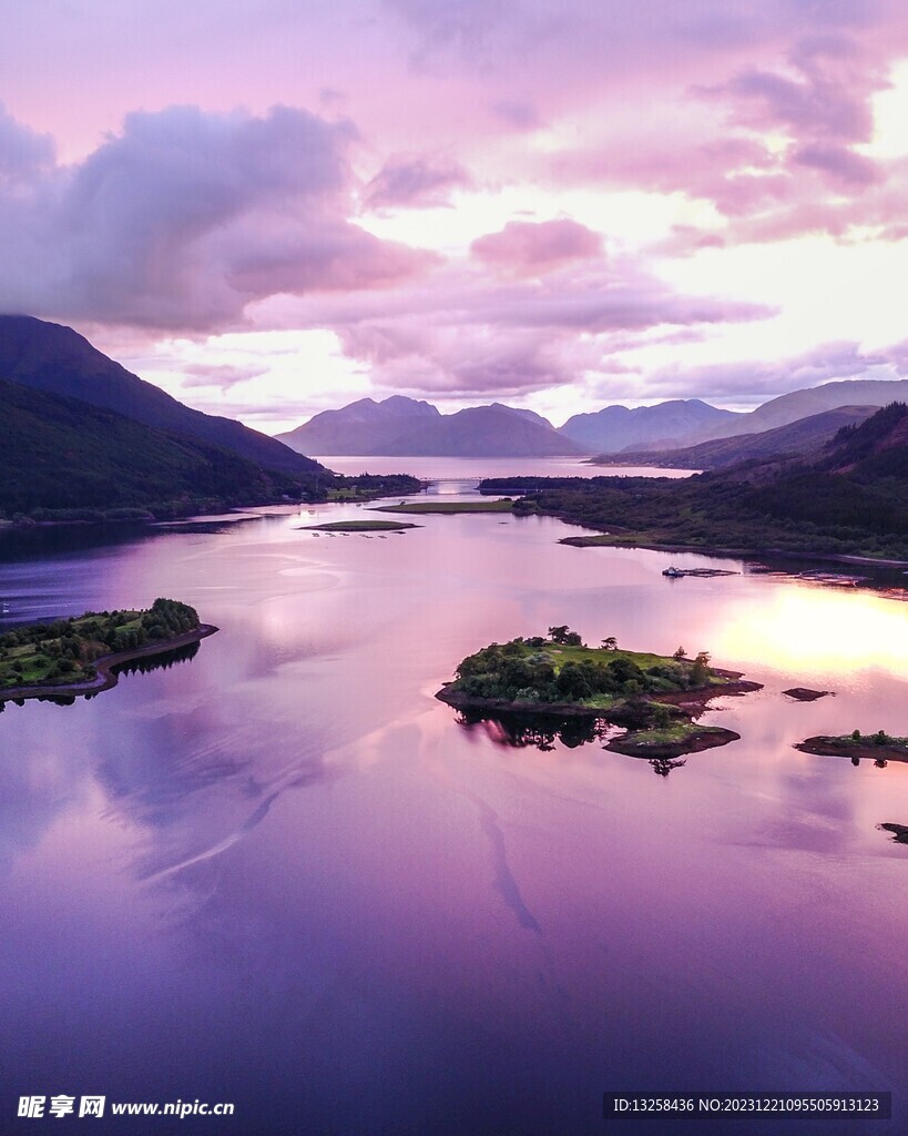 群山河流风景