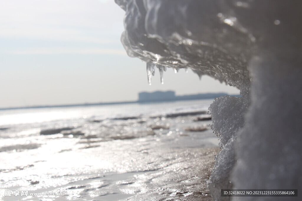 透过冰的海
