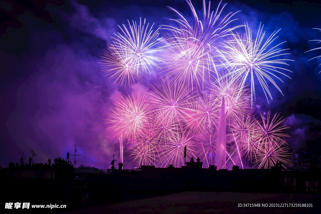 夜晚城市烟花背景