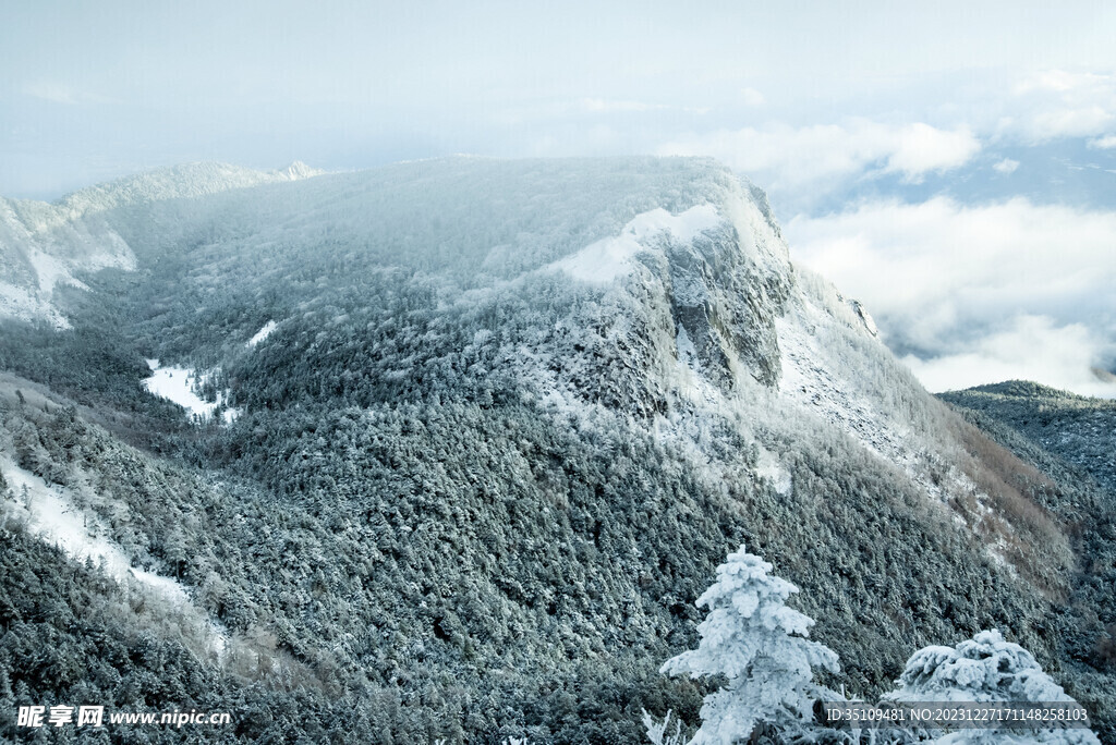 雪山山顶