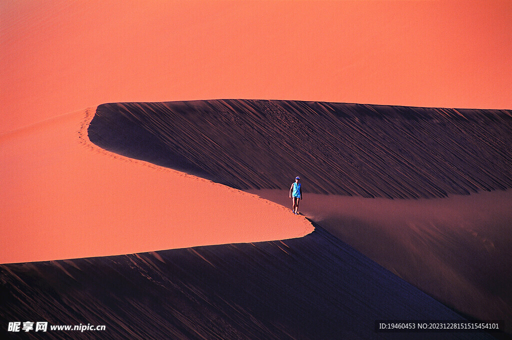 沙漠中的光影