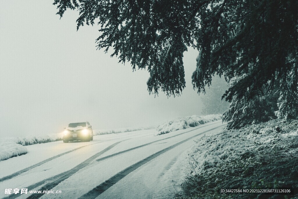 雪中汽车