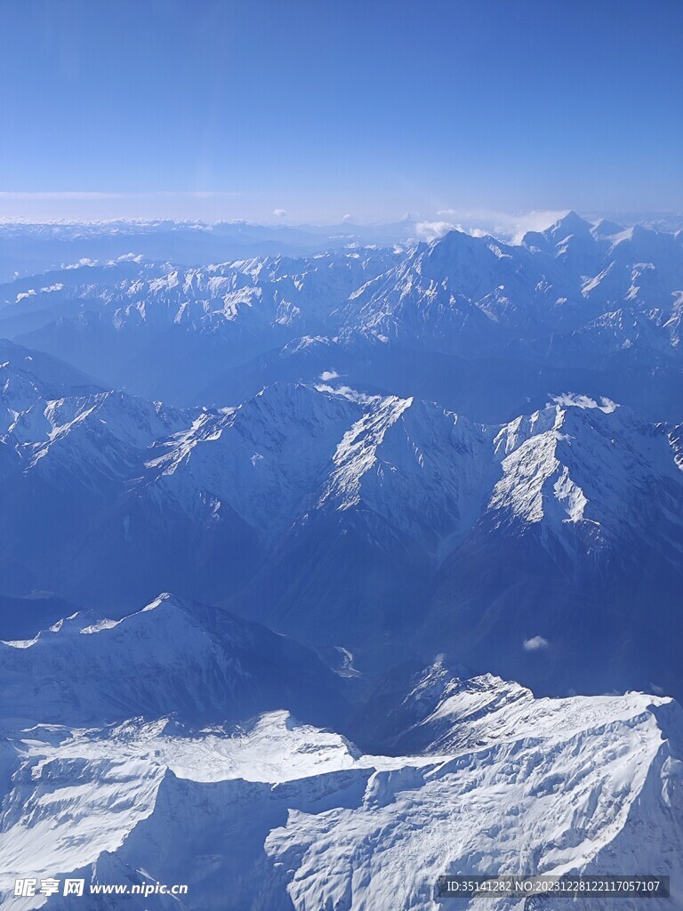 鸟瞰雪山