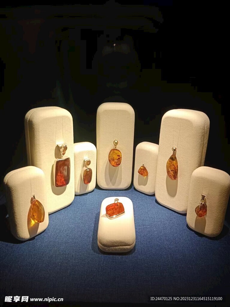 琥珀吊坠