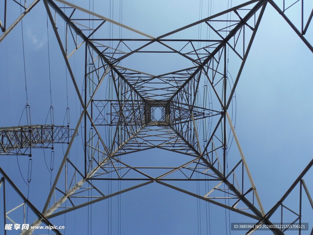 高压电线铁塔与天空图片