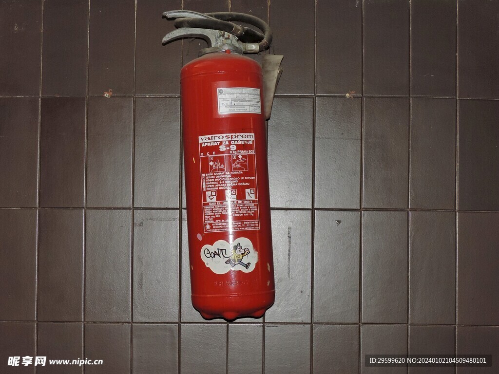 干粉灭火器
