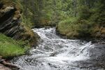 山涧溪水图片