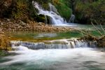 山涧溪水图片