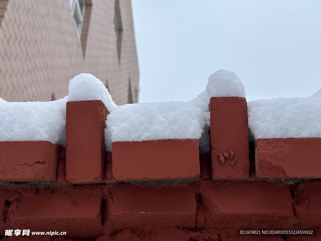 雪中围墙