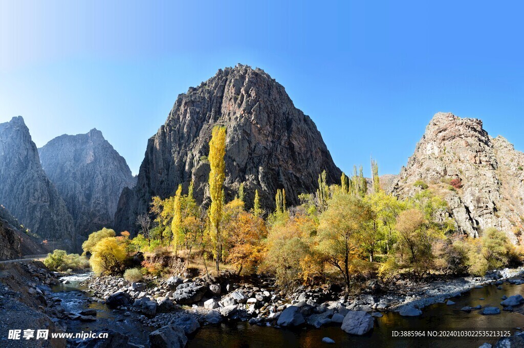 山涧溪水图片