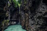 山涧溪水图片