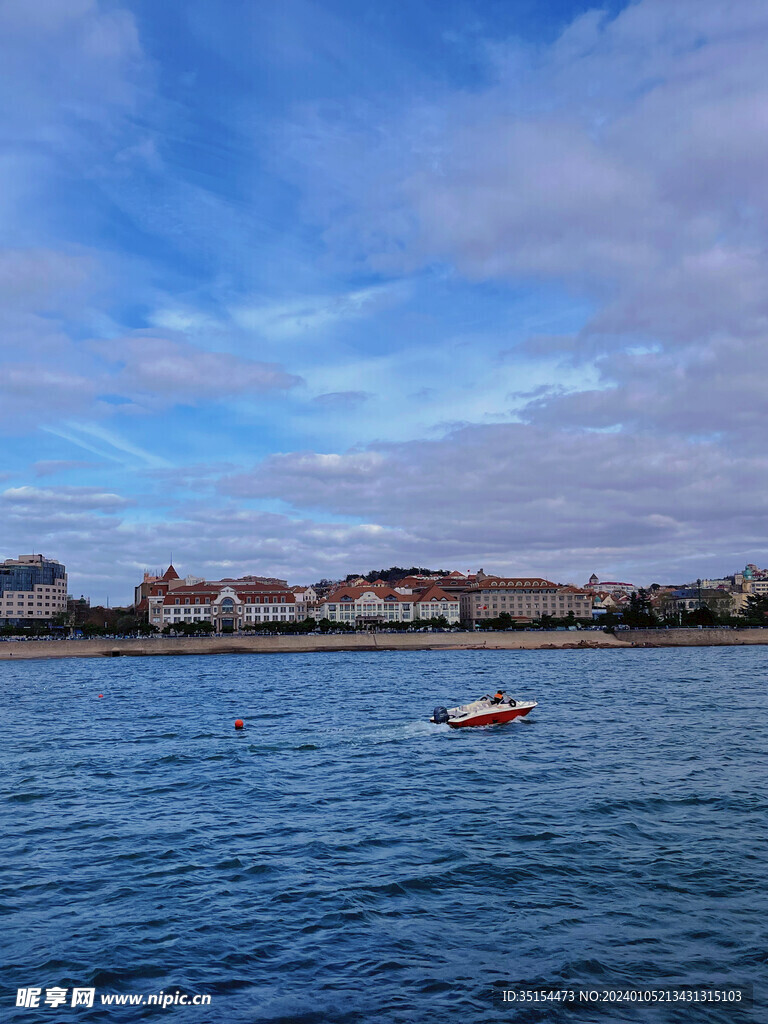 海边游艇