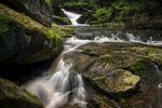 山涧溪水图片