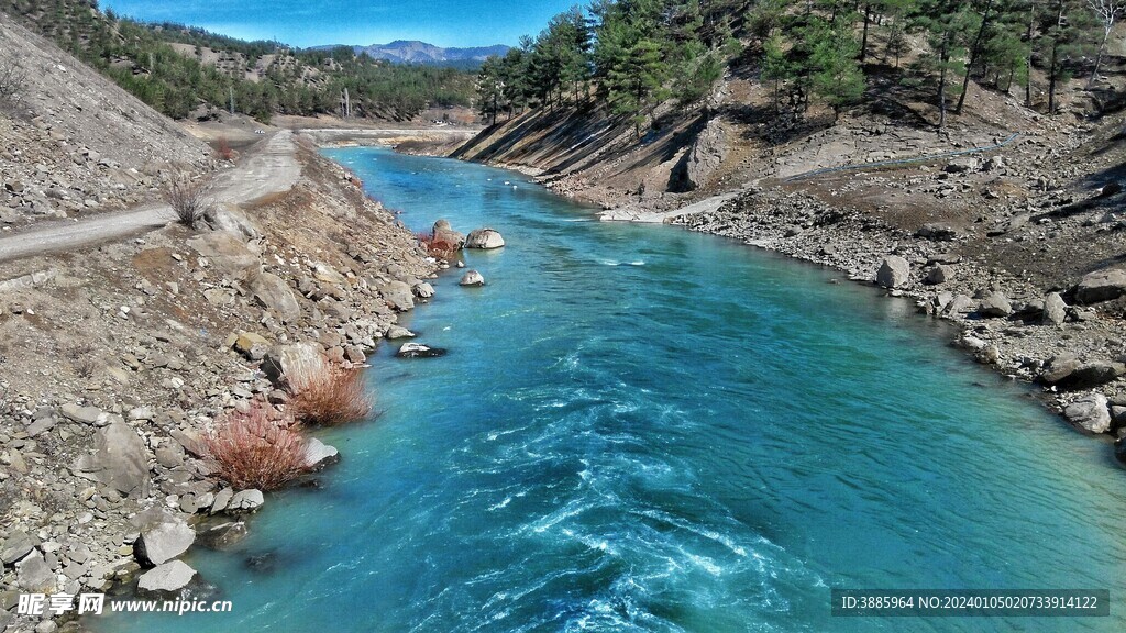 山涧溪水图片山涧溪水图片