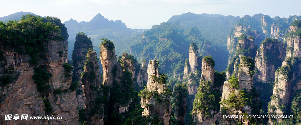 山脉湖景图片