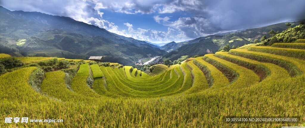 山脉湖景图片