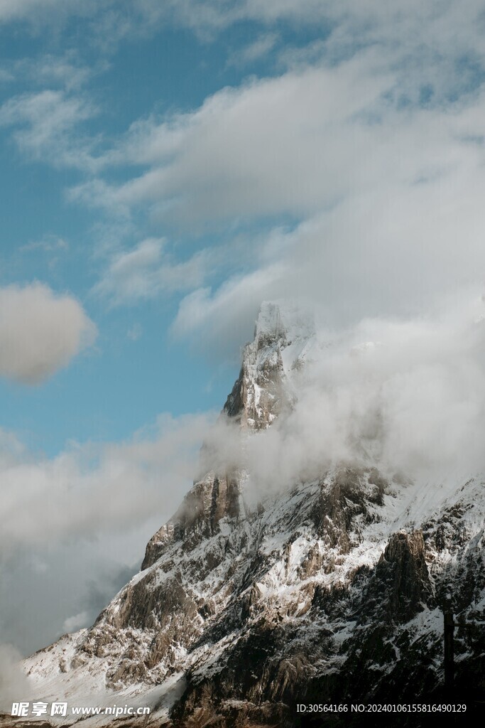雪山山峰