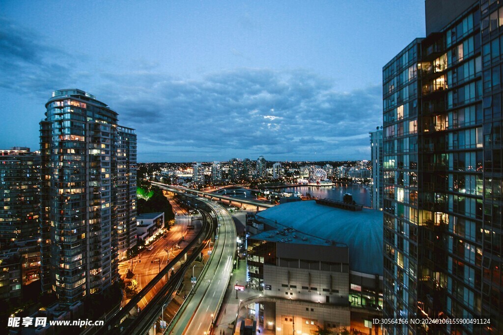 夜晚城市车流