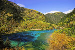 美丽湖泊山峰森林风景图片