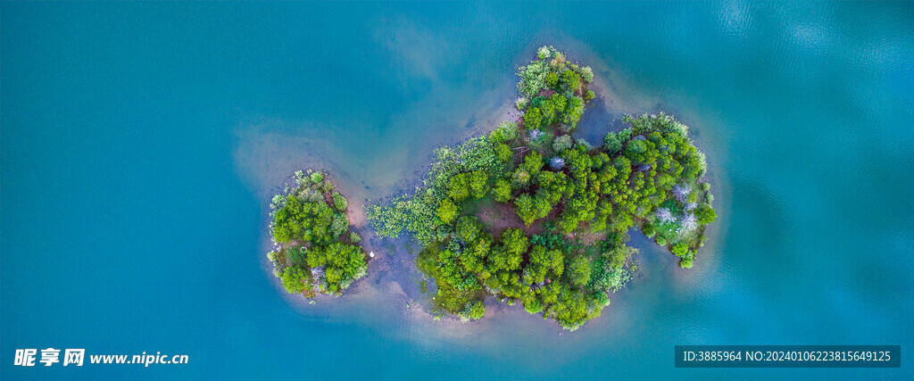 美丽湖泊山峰森林风景图片