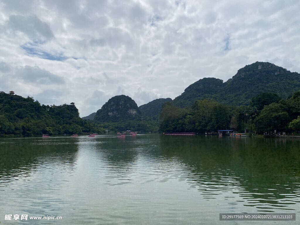 湖水风景图