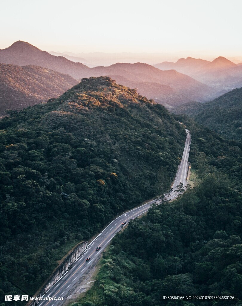 山林山脉公路