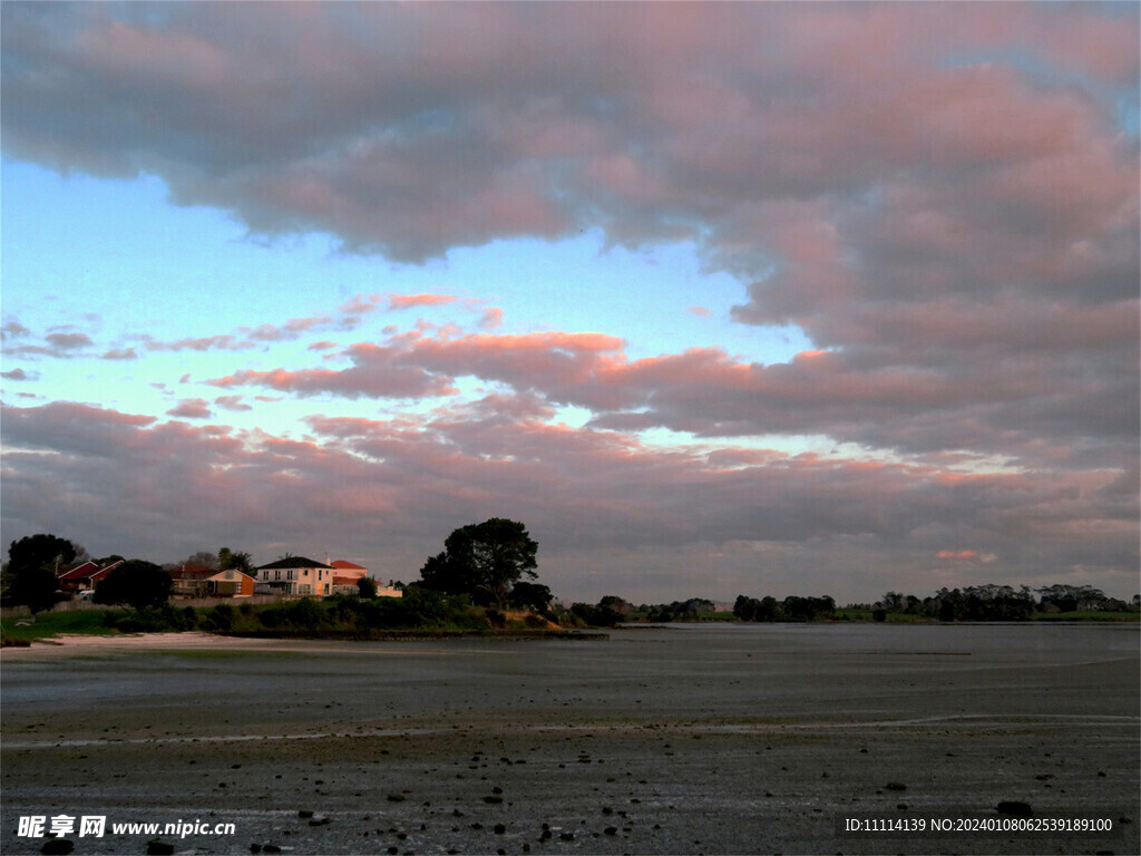 奥克兰海边小镇黄昏风景