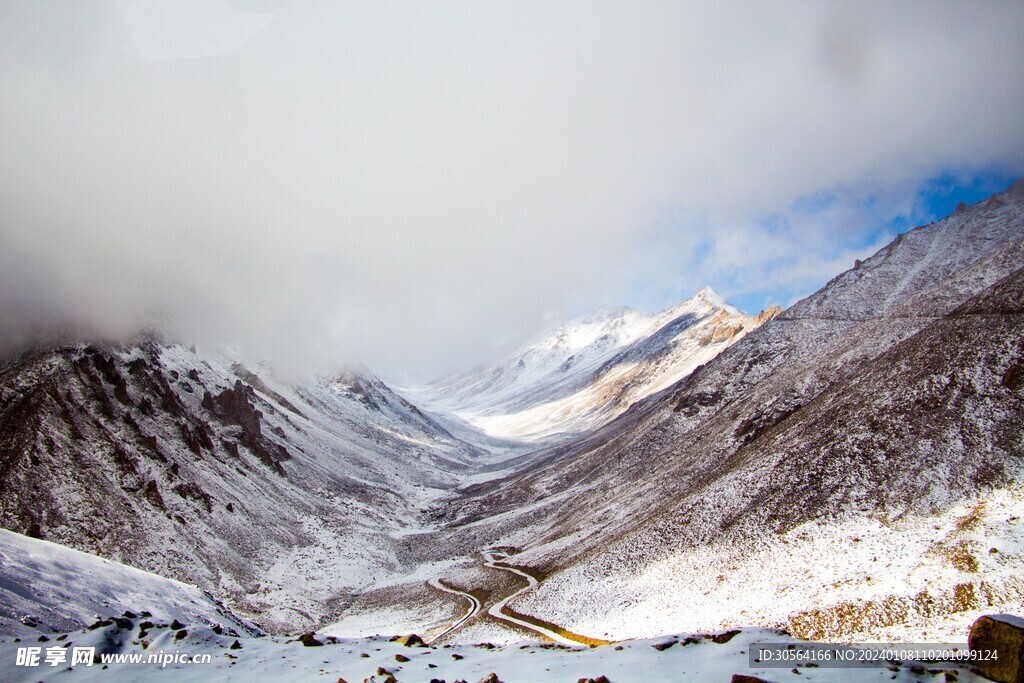 冬季雪山山脉