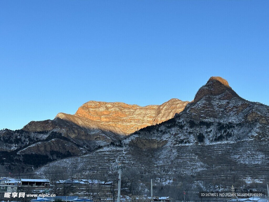 雪后的山