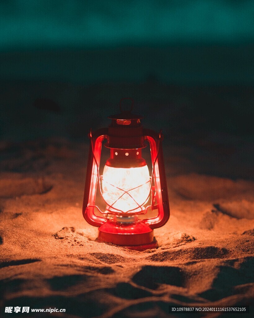 沙滩上的灯