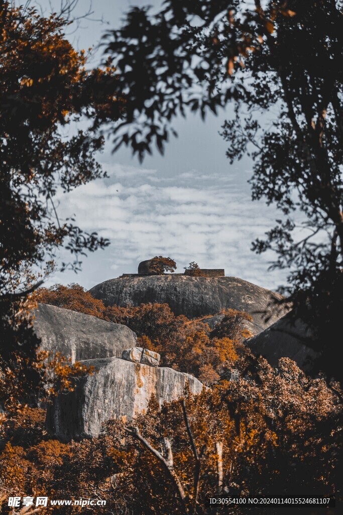 山脉湖景图片