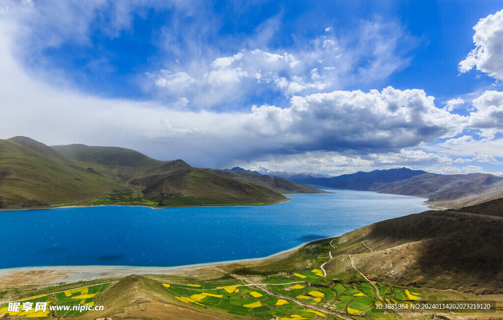 美丽湖泊山峰森林风景图片
