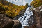 山脉湖景图片