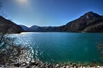 美丽湖泊山峰森林风景图片
