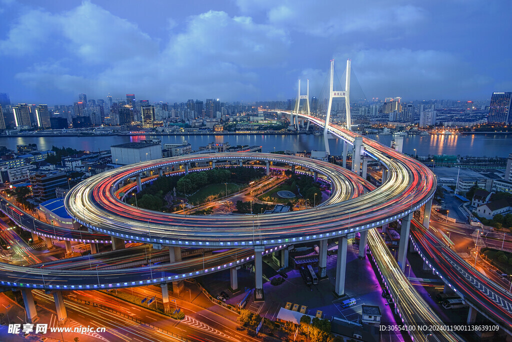 城市建筑夜景图片