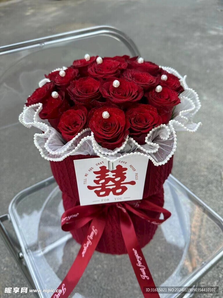 红色玫瑰花结婚订婚小香风花束