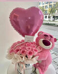 粉色熊抱抱桶气球花束