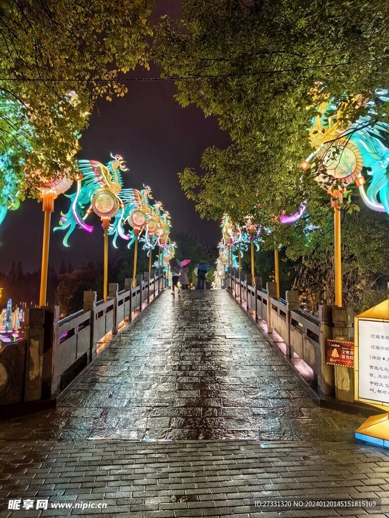 白鹭洲公园夜景灯展石拱桥