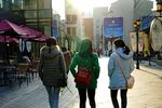 逛街女孩
