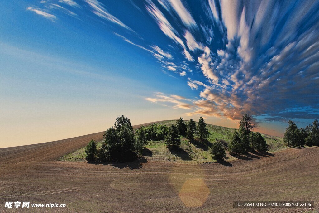美丽湖泊山峰森林风景图片