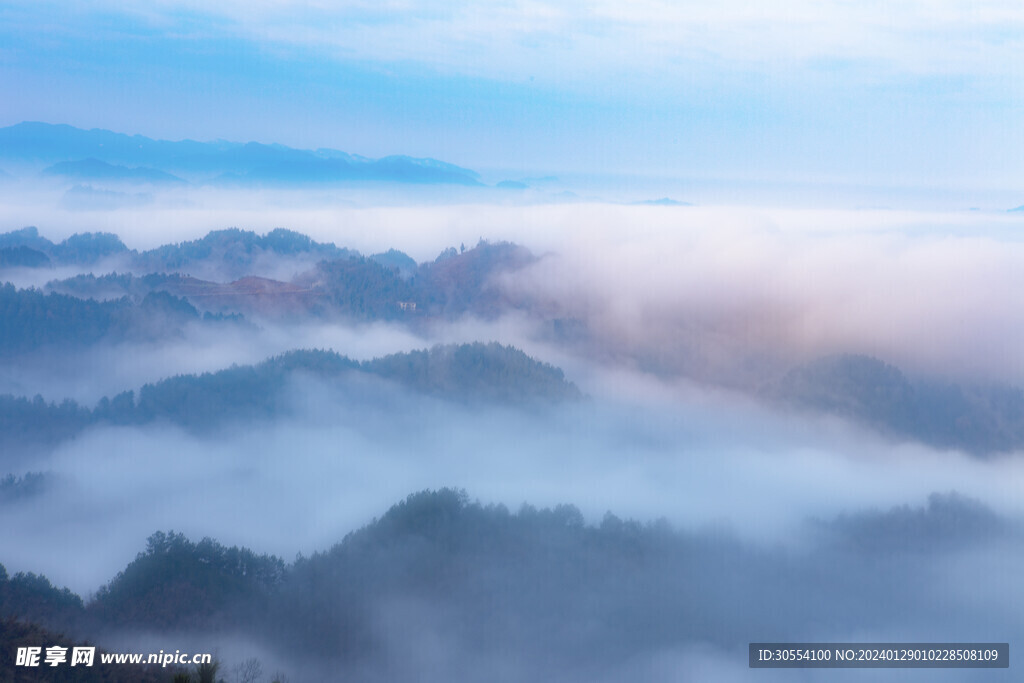 美丽湖泊山峰森林风景图片