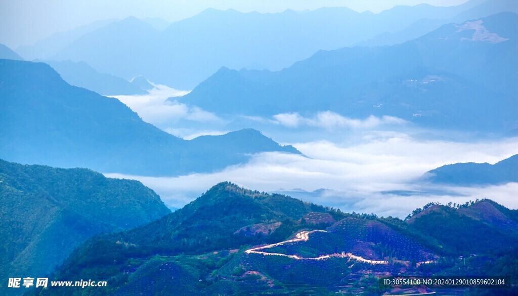 美丽湖泊山峰森林风景图片