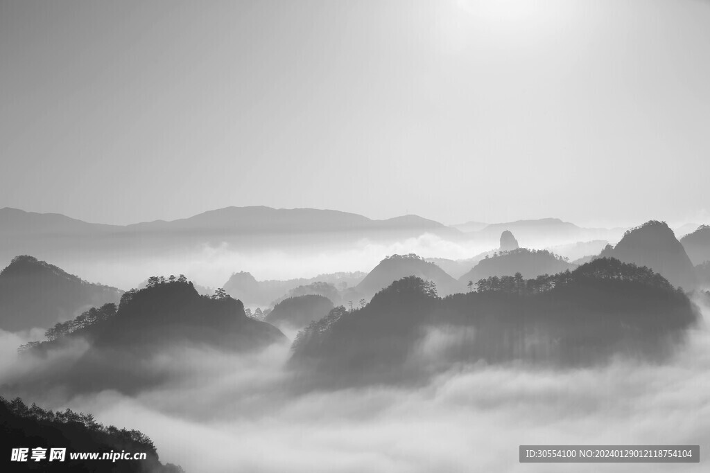  美丽湖泊山峰森林风景图片