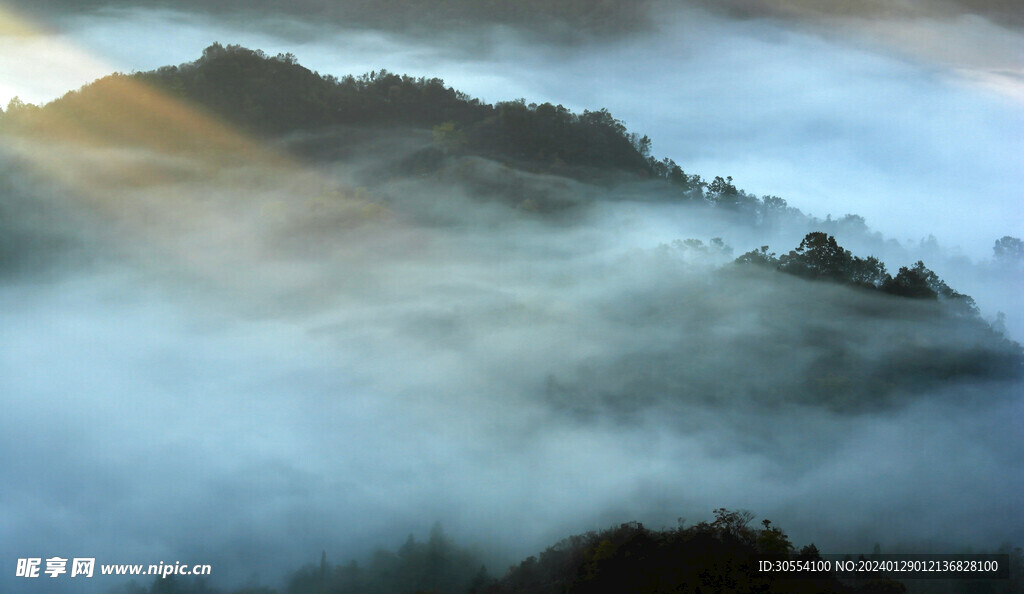 美丽湖泊山峰森林风景图片