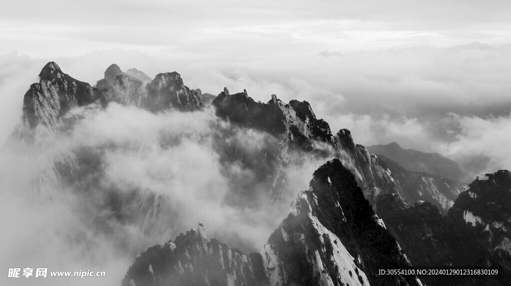 美丽湖泊山峰森林风景图片