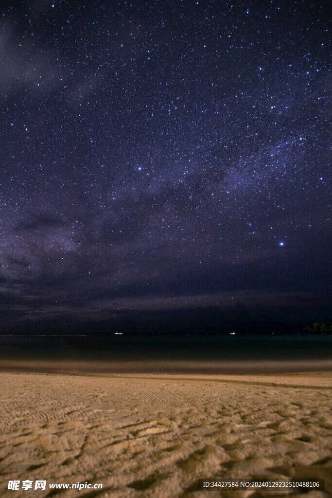 星空下的沙滩