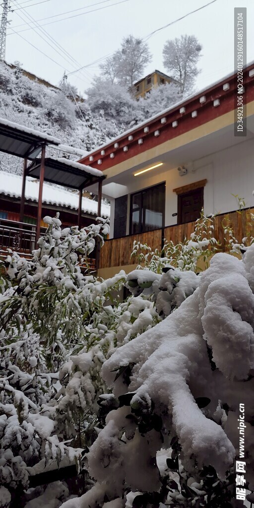 藏族民宿下大雪