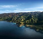 美丽湖泊山峰森林风景图片